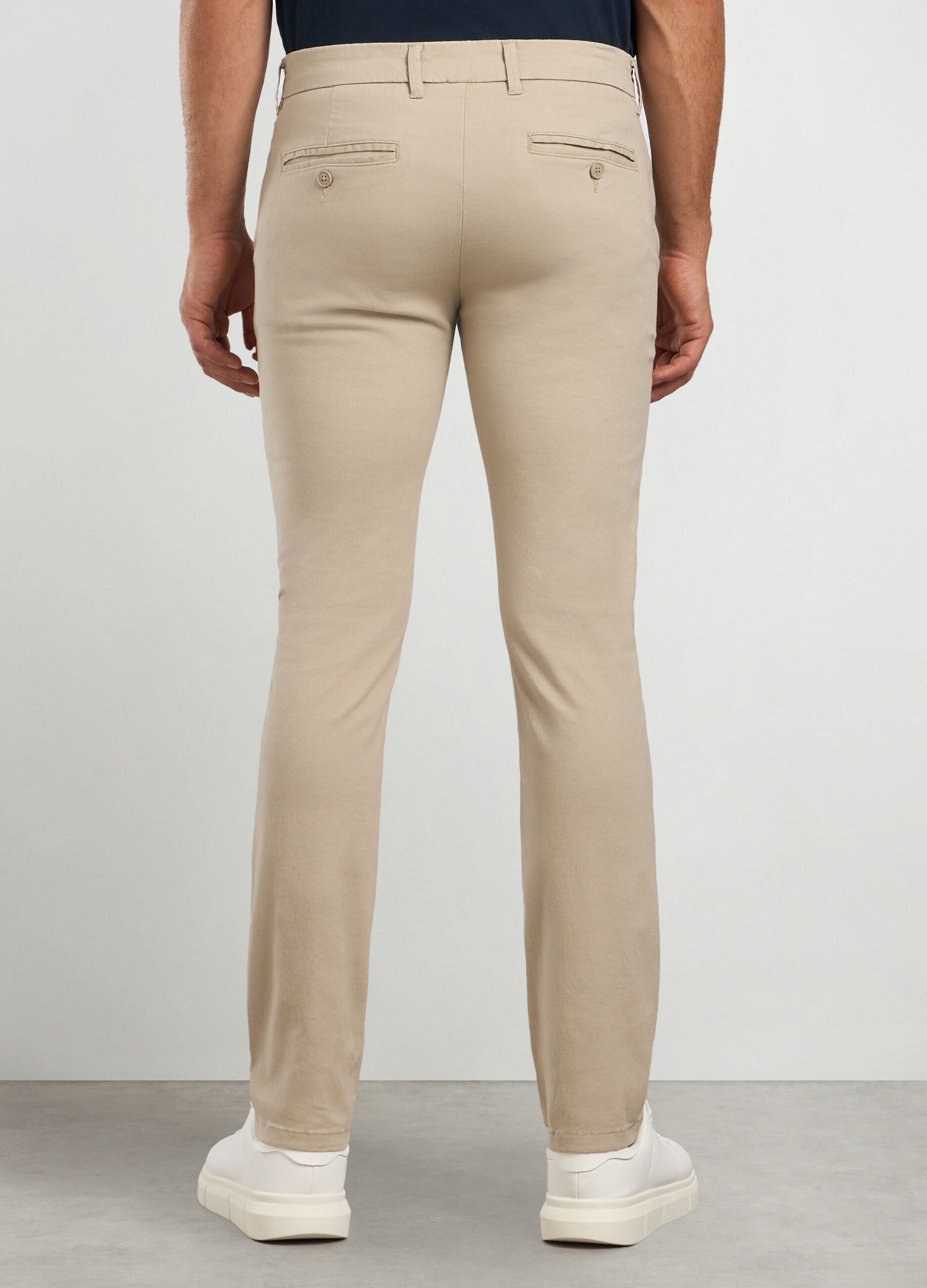 Pantaloni chino in twill stretch uomo_1