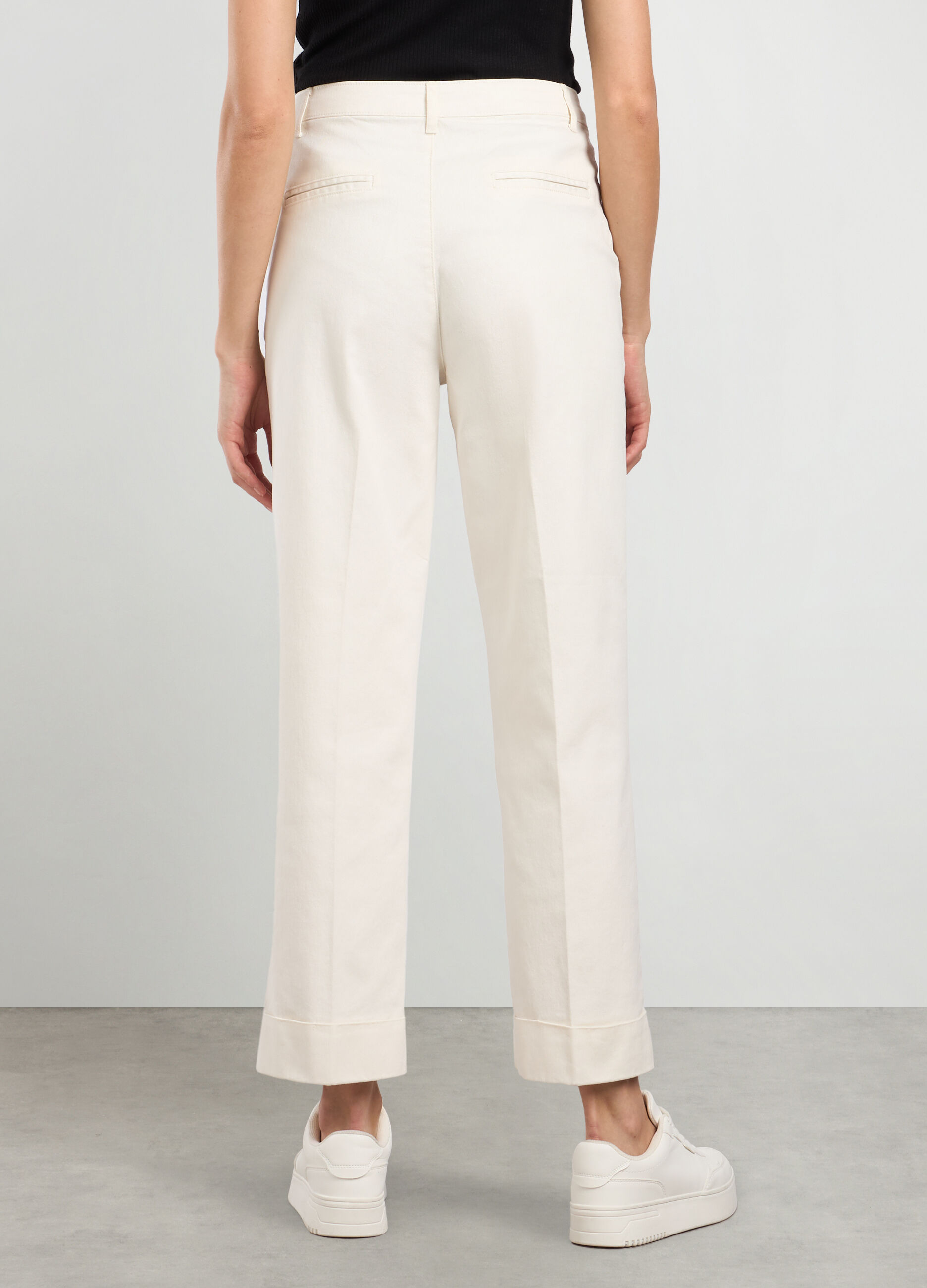 Pantaloni chino in denim di cotone stretch donna_1