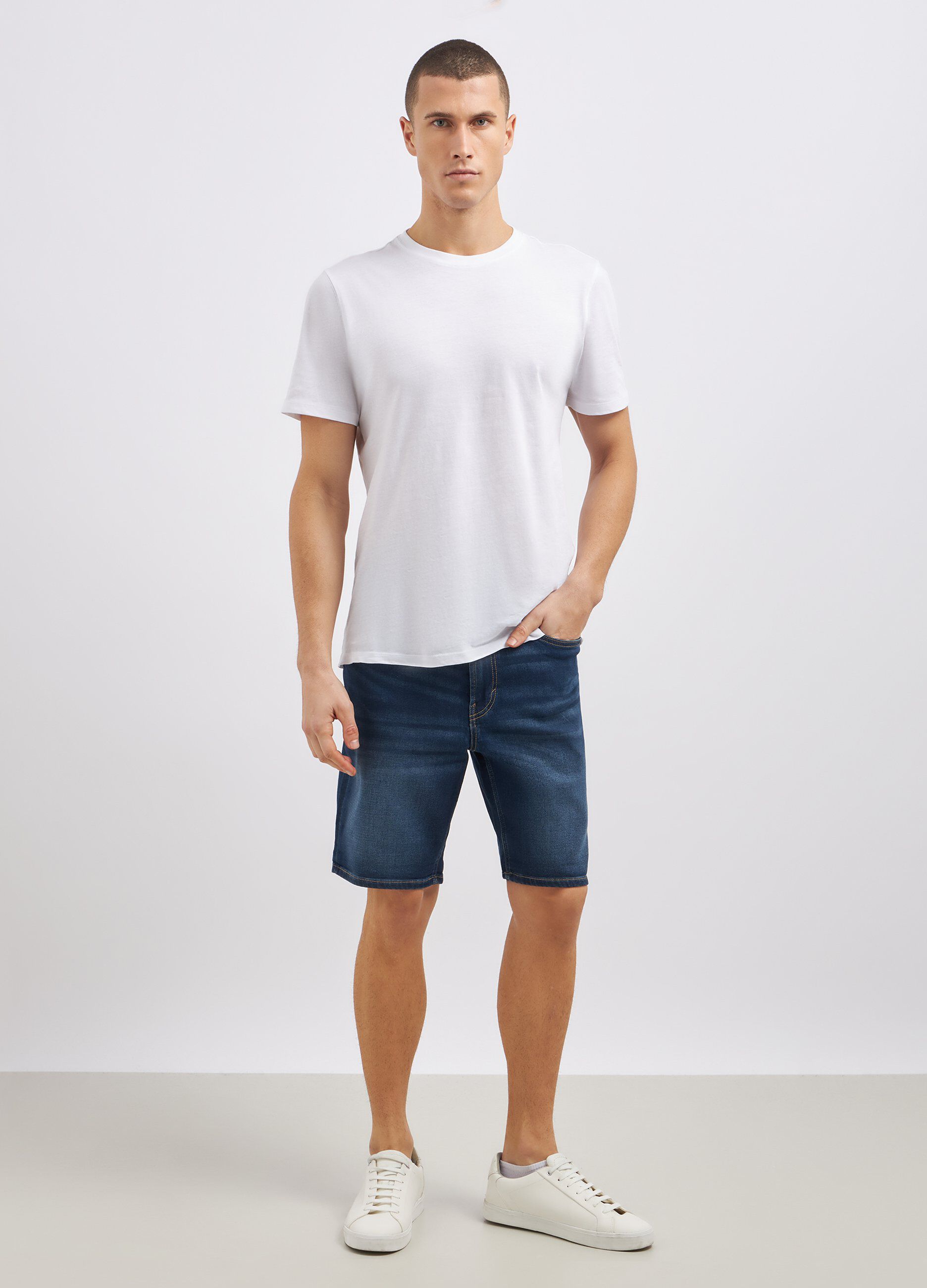 Shorts in denim di misto cotone stretch uomo_0